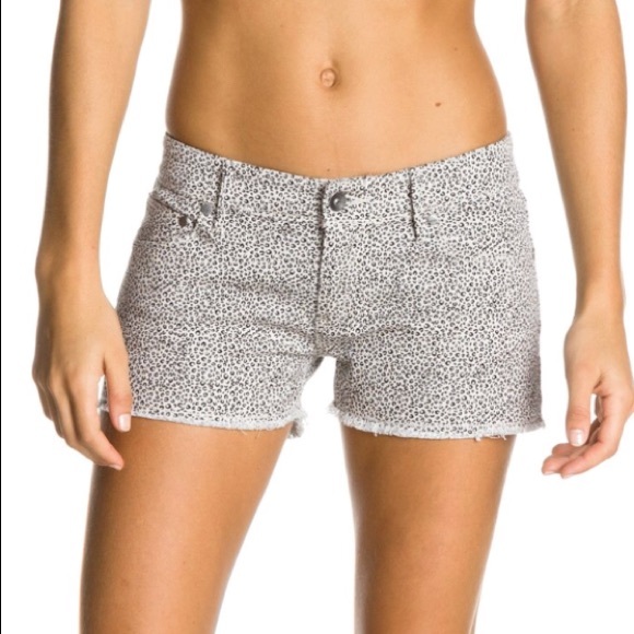 Roxy Pants - Roxy loving print size 26 shorts